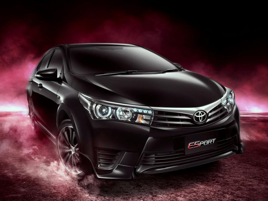  Toyota Corolla Altis ESport 2014 года  (фото 2 из 3)